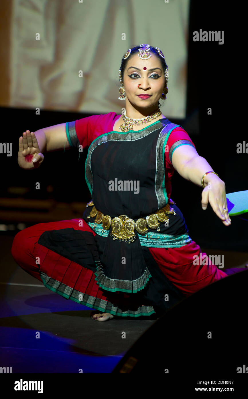Hasta dance bharatanatyam indian hi-res stock photography and images ...