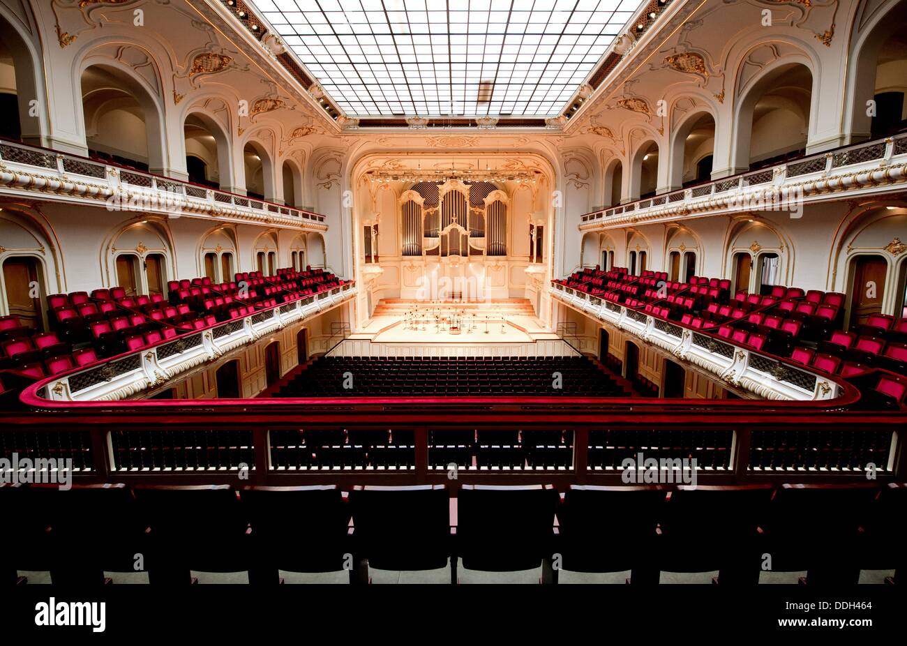 Elbe philharmonic halls hi-res stock photography and images - Alamy