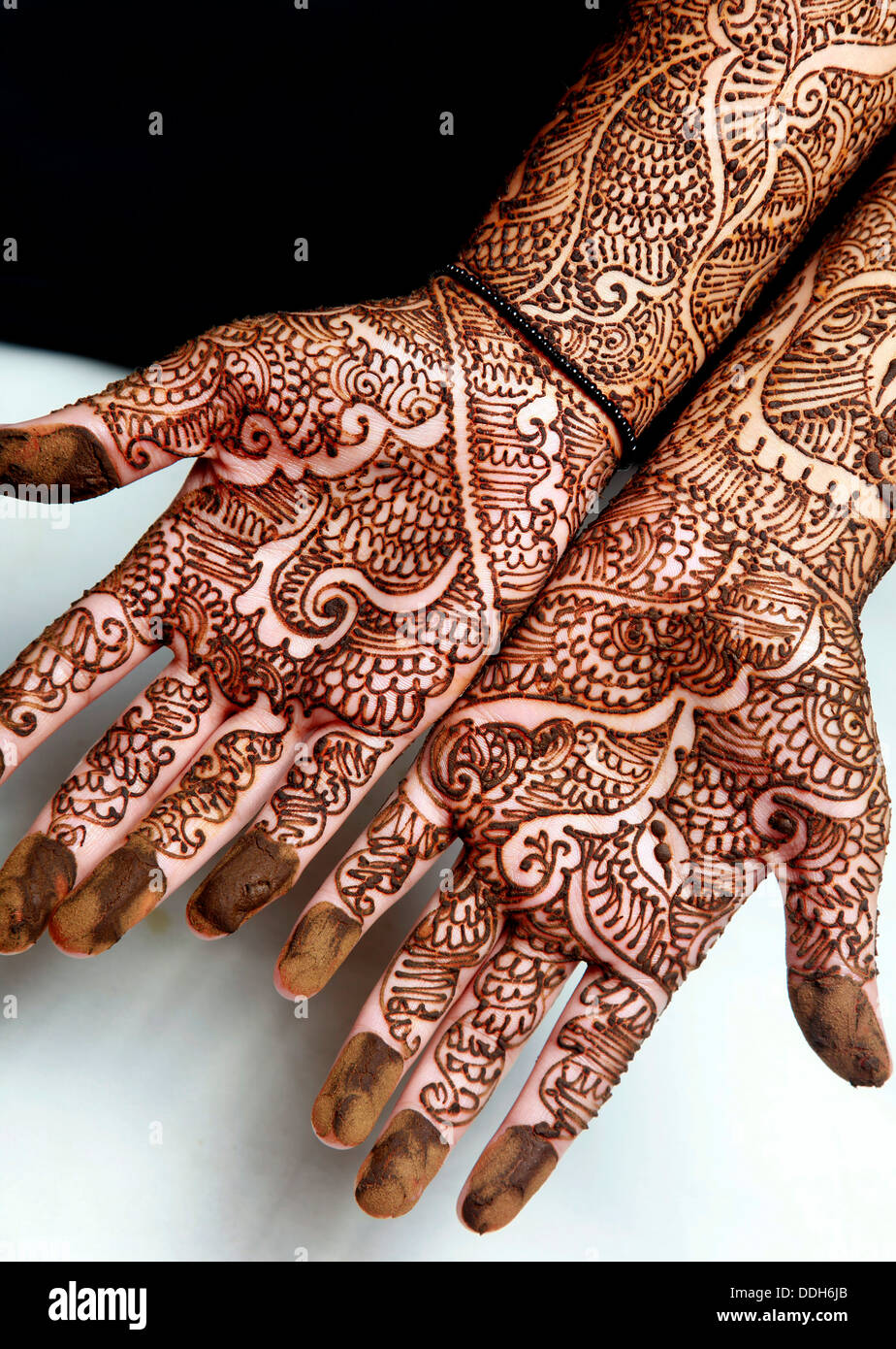 Mehandi design showing on hands Stock Photo - Alamy