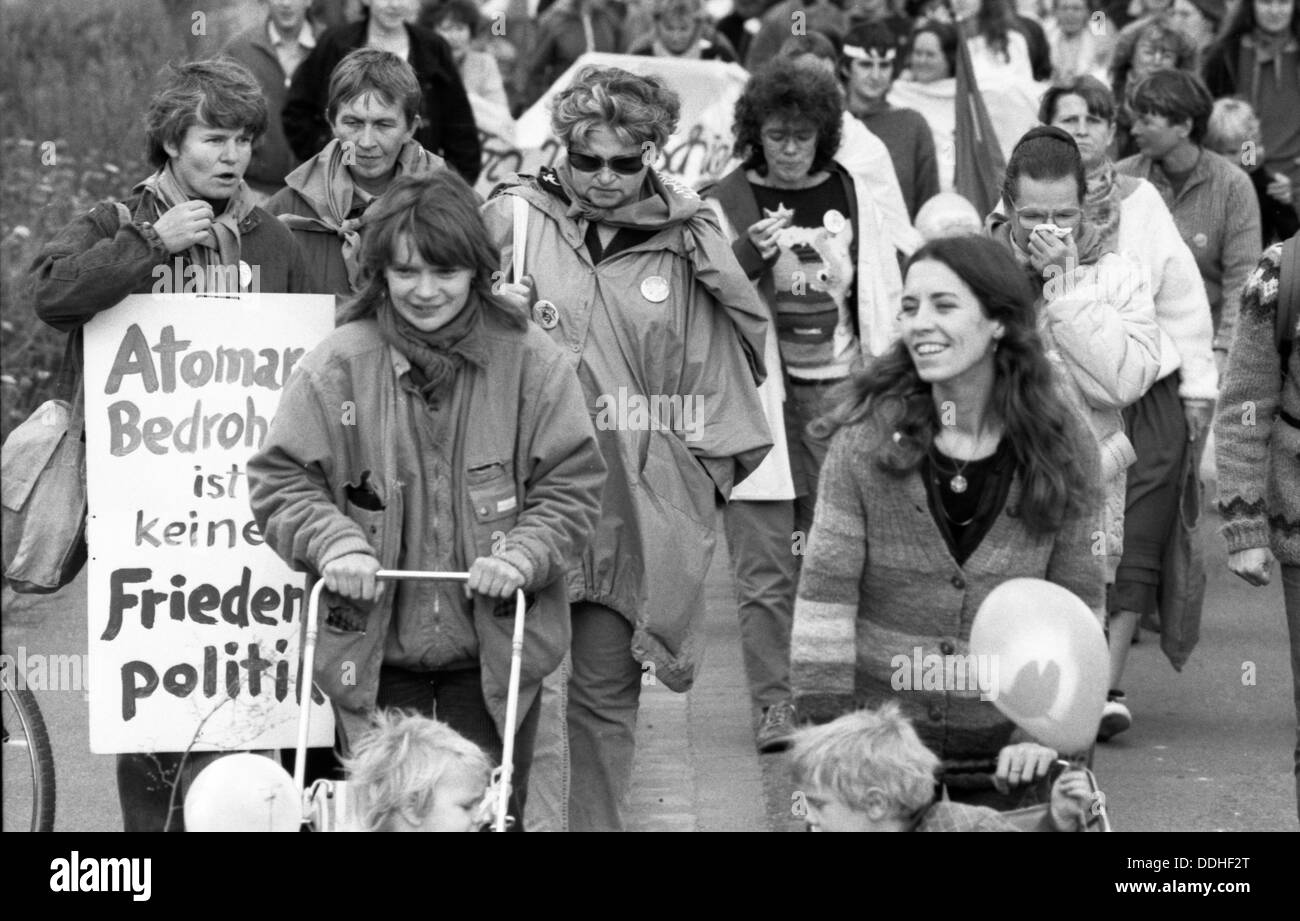 A women's peace march organized women of various organizations of the peace movement in the Lower Saxon Hildesheim 29 years ago. | Stock Photo