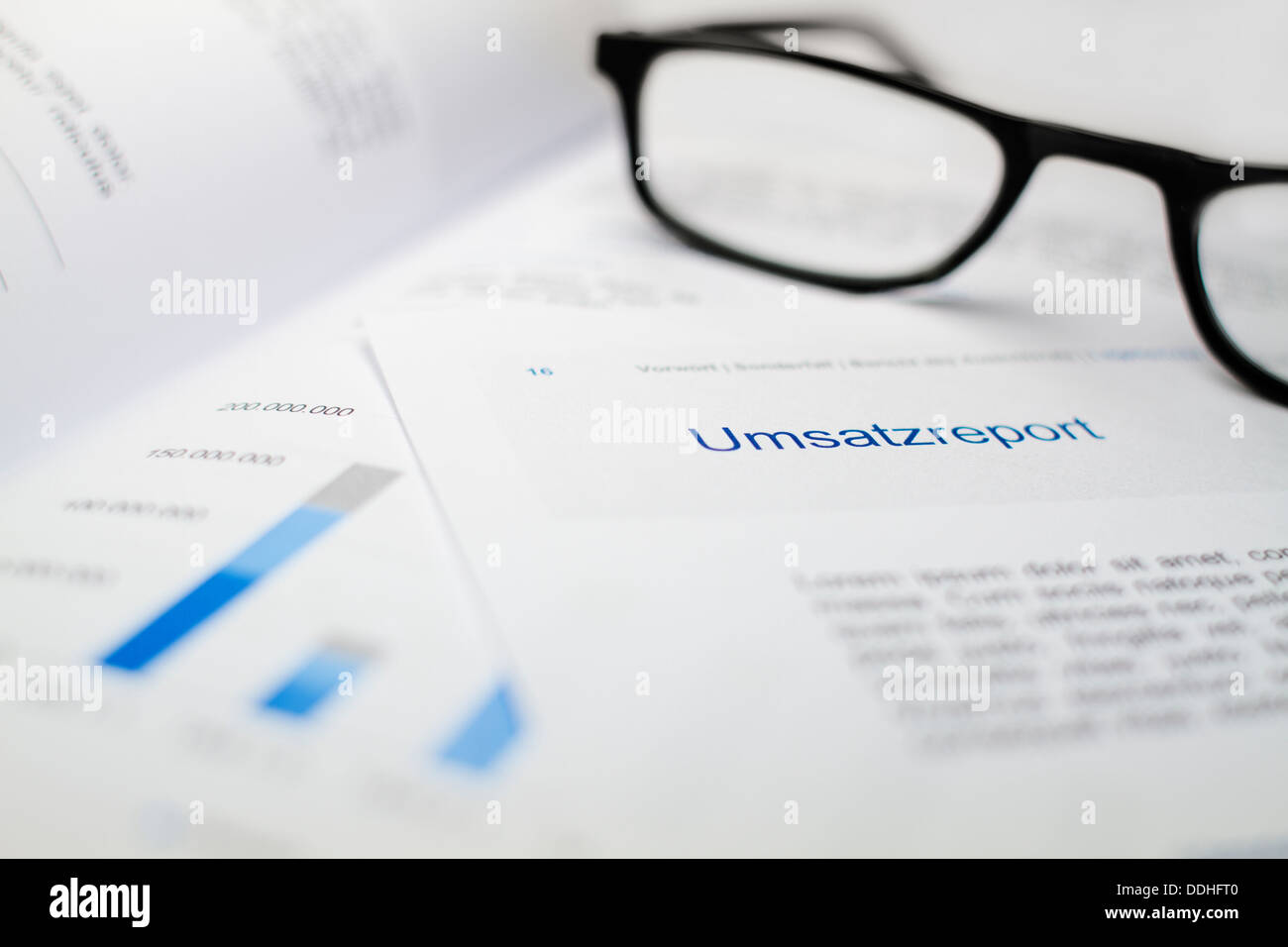 Spectacles Analysis Model Analysis of balance sheet with spectacles Stock Photo - Alamy