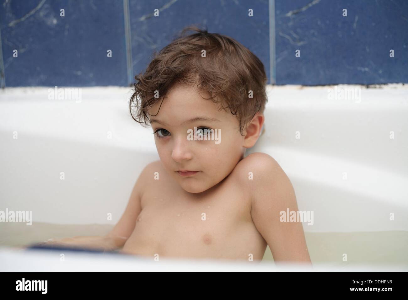 little boy 4 years old taking a bath Stock Photo - Alamy