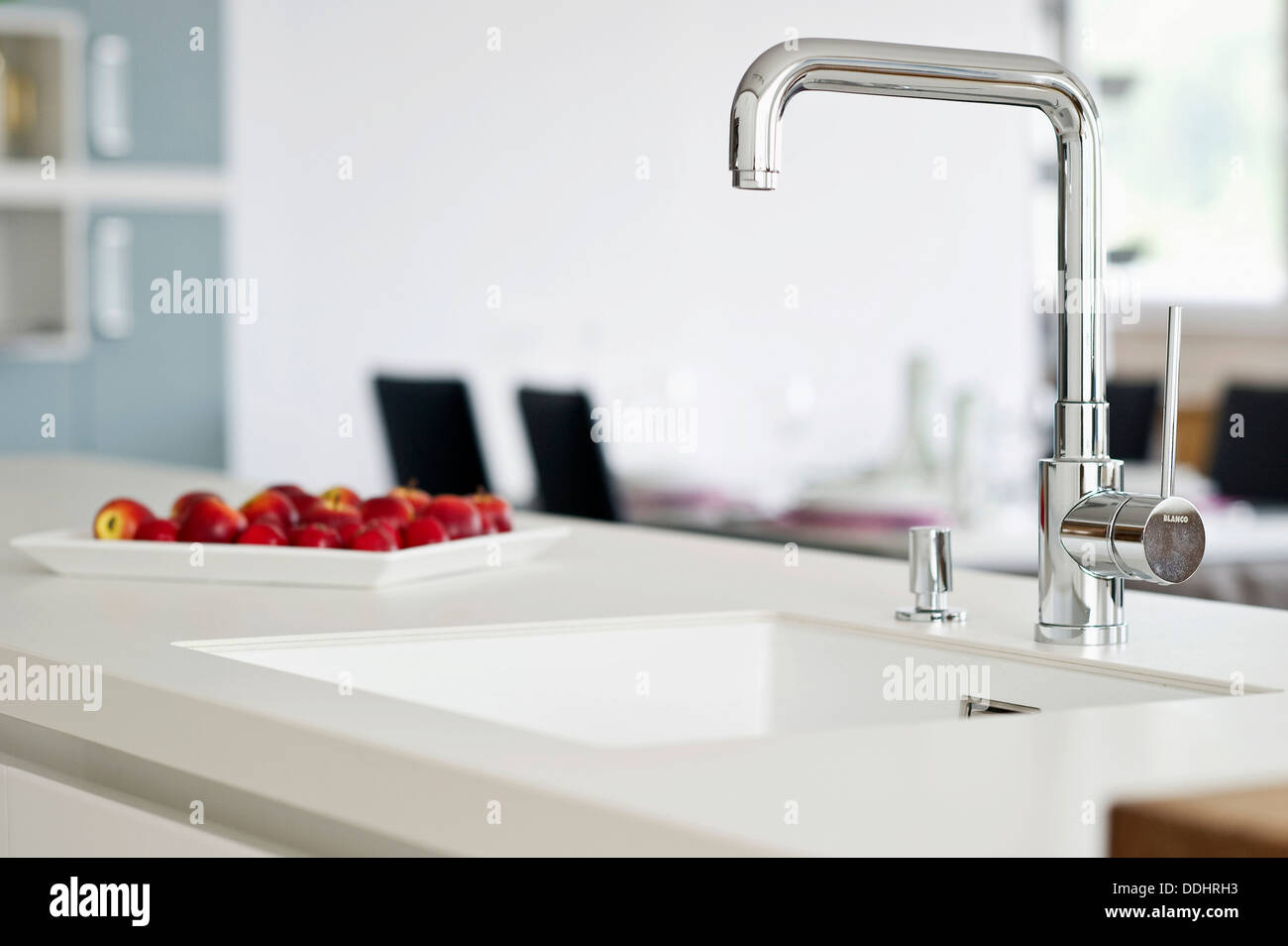 Modern sink in a kitchen Stock Photo - Alamy