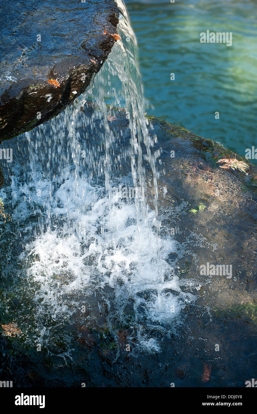 Stone water splash hi-res stock photography and images - Alamy