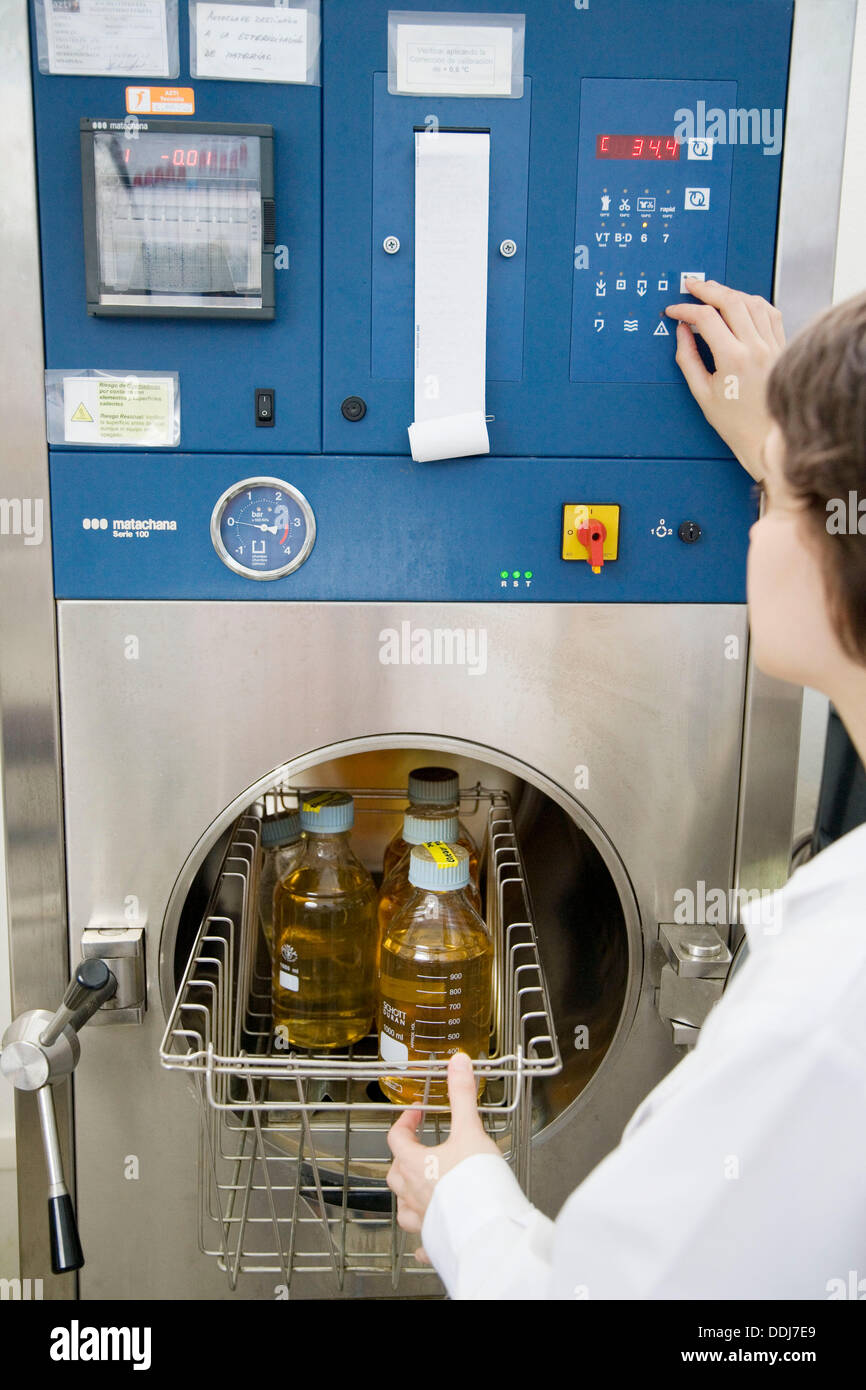 Steamdriven sterilizer. Microbiology laboratory. AZTITecnalia