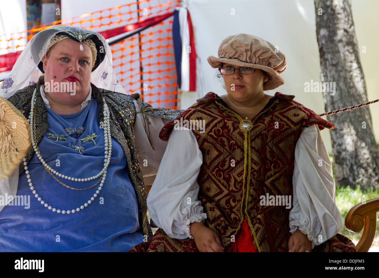Renaissance costumes hi-res stock photography and images - Alamy