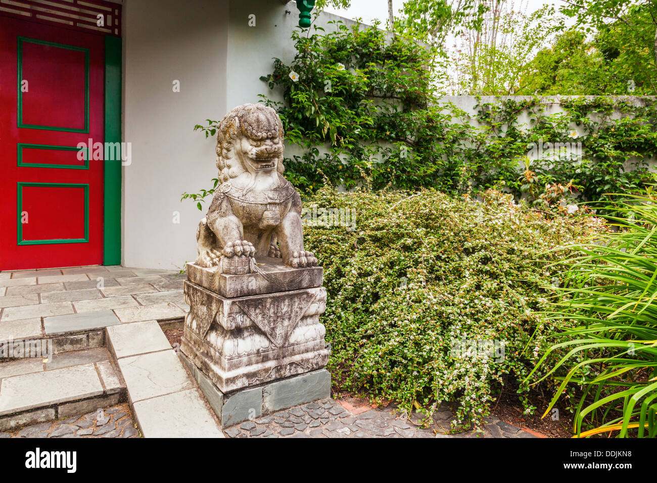 Stone lion at the gate of the Chinese Scholar's Garden, Hamilton Gardens, Hamilton, Waikato, New Zealand. Stock Photo