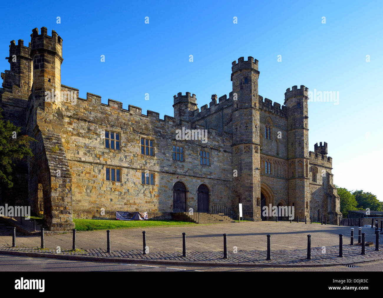 The frontage of the Great Gatehouse of Battle Abbey site of the 1066 Battle of Hastings, Battle, East Sussex, UK Stock Photo