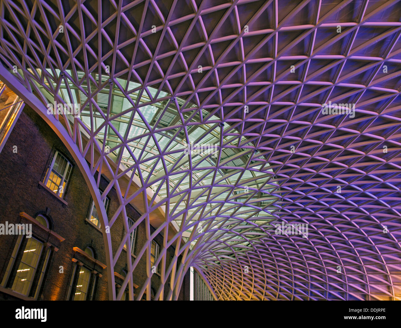 Detail of the steel lattice-work roof structure engineered by Arup ...