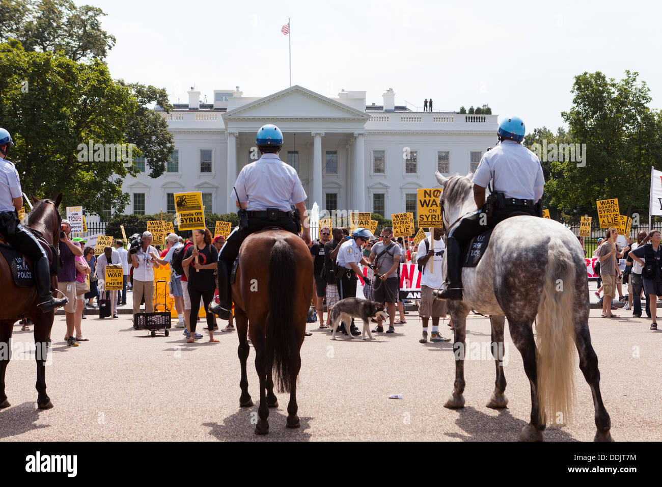 Syrian war protesters at the White House, Washington DC Stock Photo