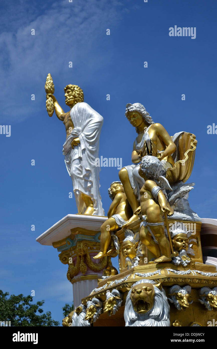 Gold Statues in garden of Sukhawadee Mansion - Colourful building Pattaya Stock Photo