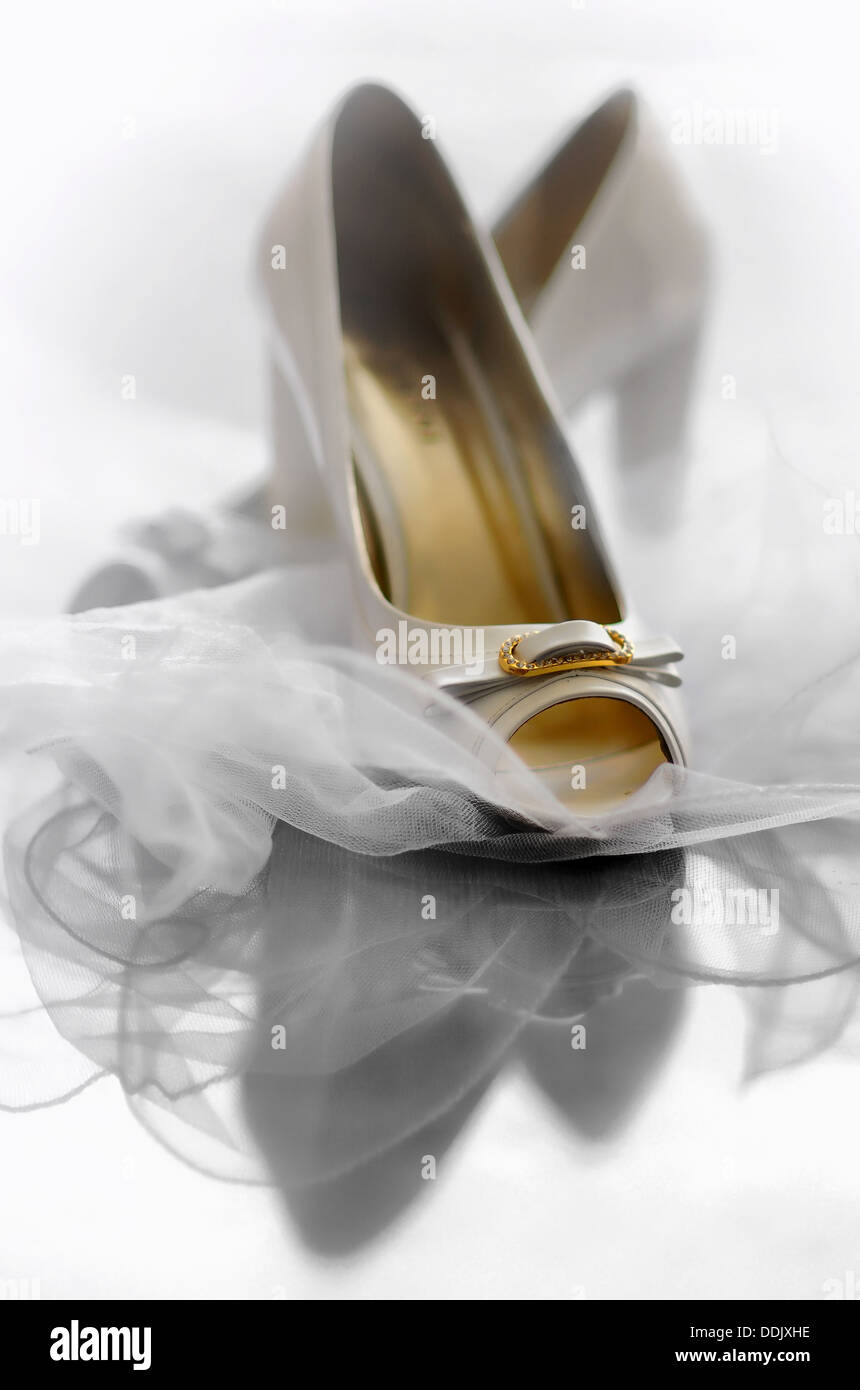 Golden high heels shoes hi-res stock photography and images - Alamy