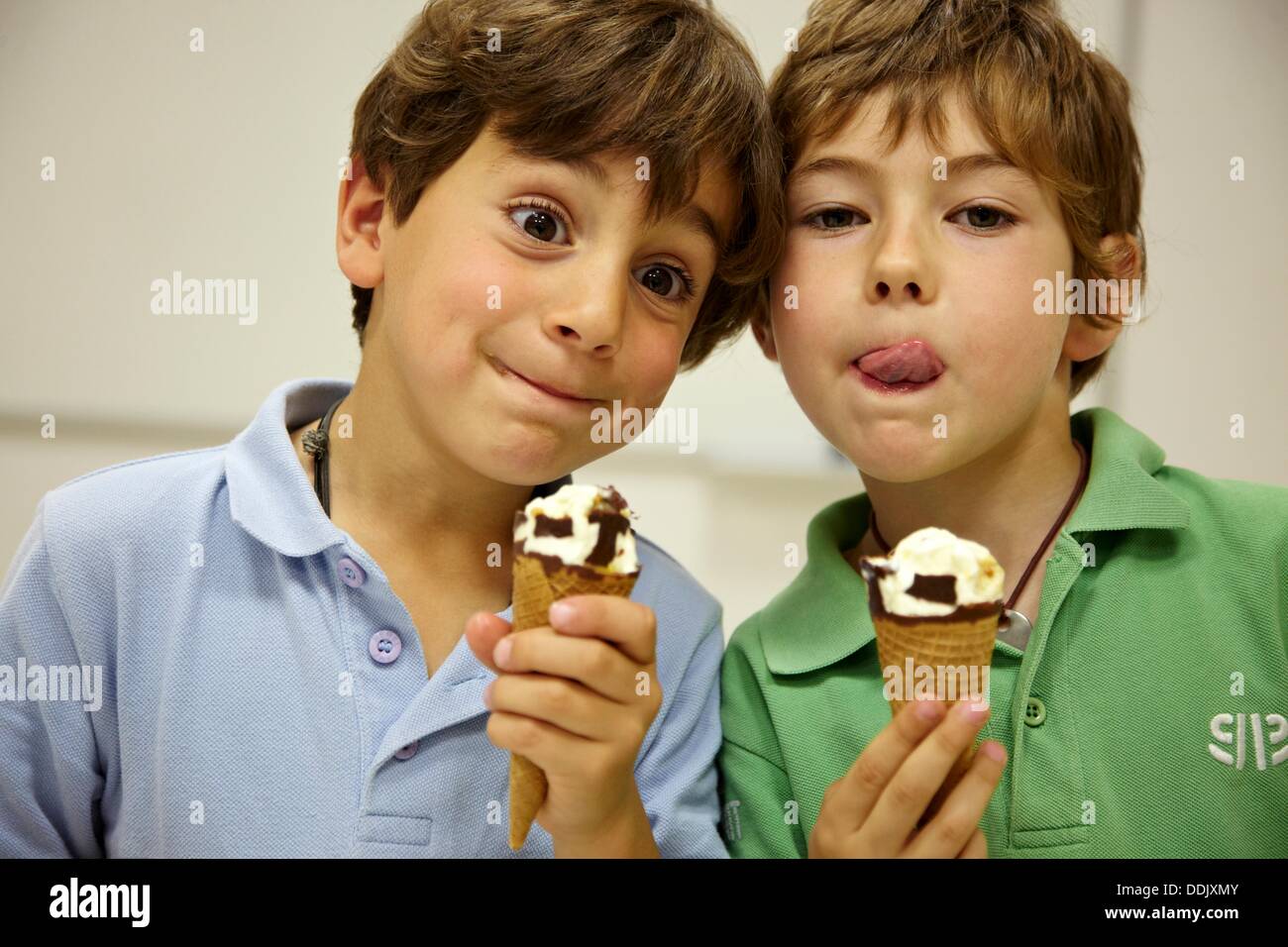 Children eating icecream cones, tasting session in sensory lab, AZTI