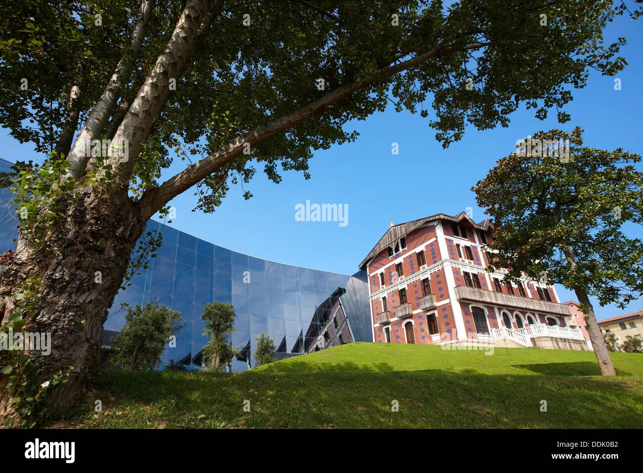 Balenciaga Museum housed in a newly built annex to Palacio Aldamar by the  Cuban architect Julian Argilagos and the design team Stock Photo  Alamy