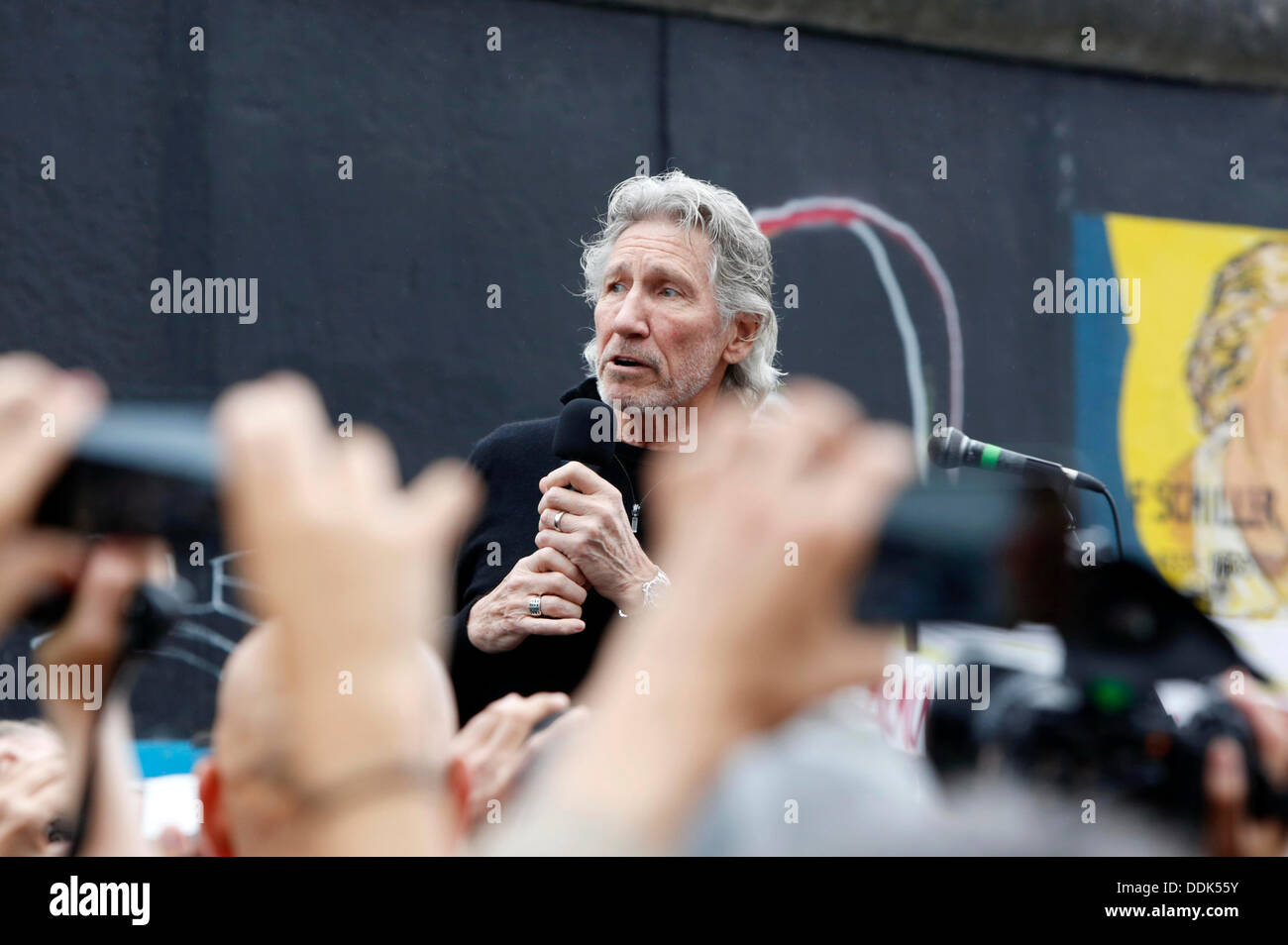 Berlin, Germany. 3rd Sept, 2013. Roger Waters supports the East Side Gallery protest. On 21 July 1990 on the occasion of the fall of the Berlin Wall, Waters organized a spectacular live concert performance of 'The Wall' at Potsdamer Platz in Berlin with many internationally known artists. At the same time, the American artist Lance Keller painted the cover image 'The Wal'l at the spot where the concert was held on the Berlin Wall, which later became the 'East Side Gallery'. © dpa picture alliance/Alamy Live News Stock Photo