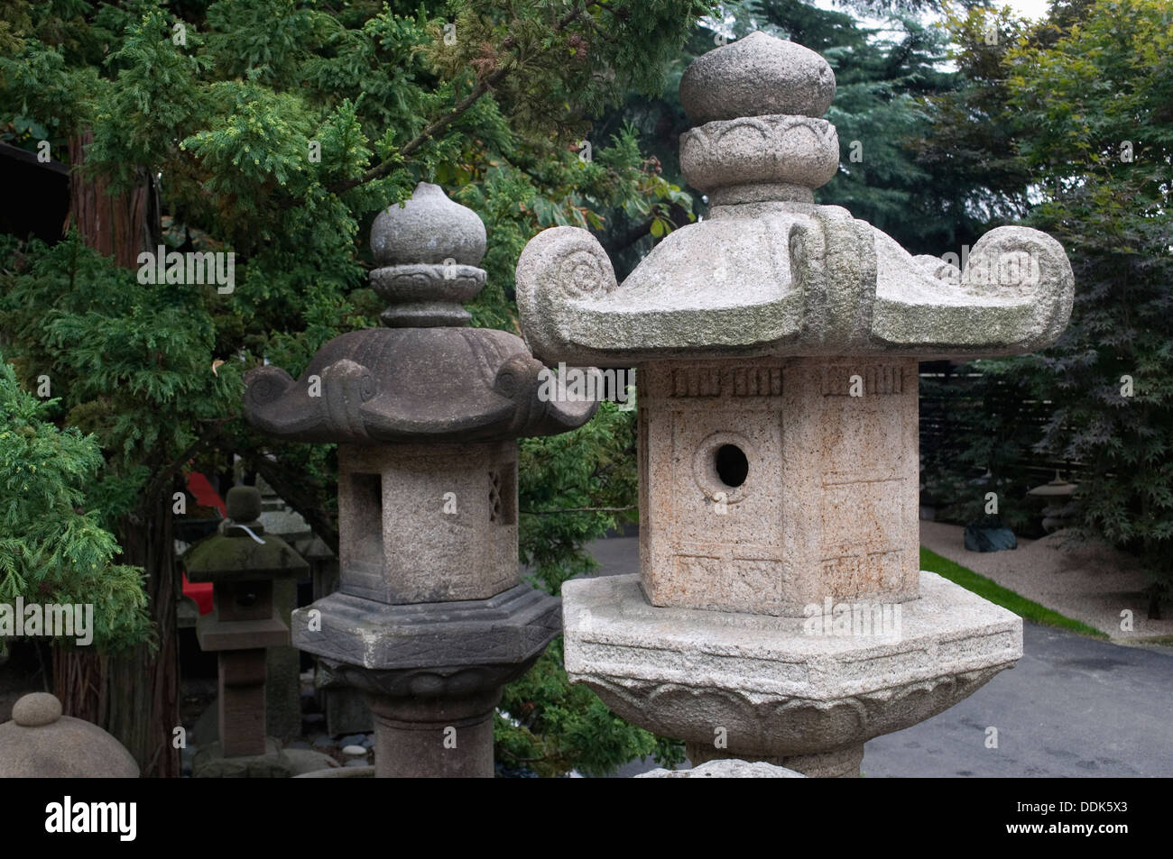 japanese stone lanterns Stock Photo - Alamy