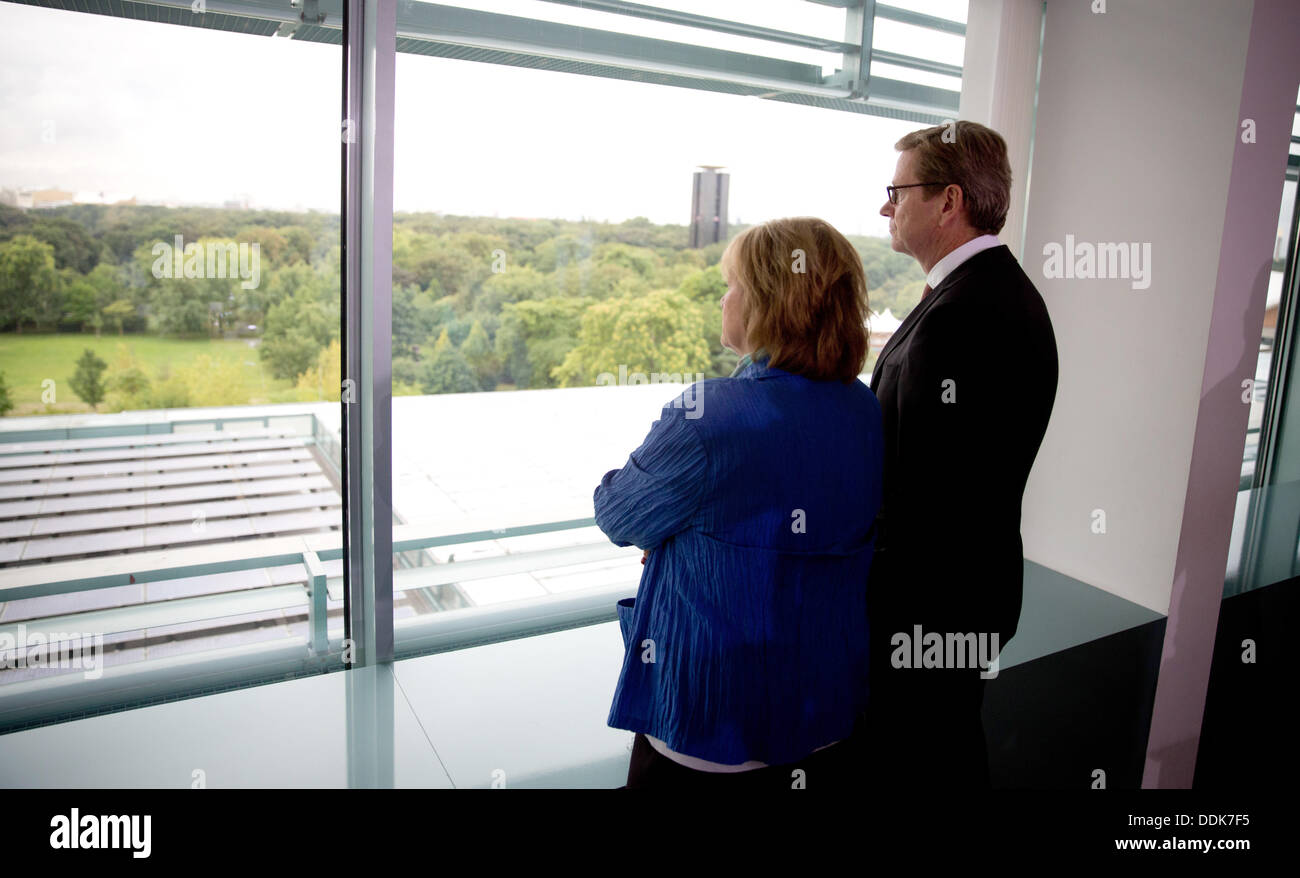 German Minister of Justice Sabine Leutheusser-Schnarrenberger and Foreign Minister Guido Westerwelle look outside at the Tiergarten at the beginning of the German Federal Cabinet meeting, Berlin, Germany, 04 September. Photo: Kay Nietfeld Stock Photo