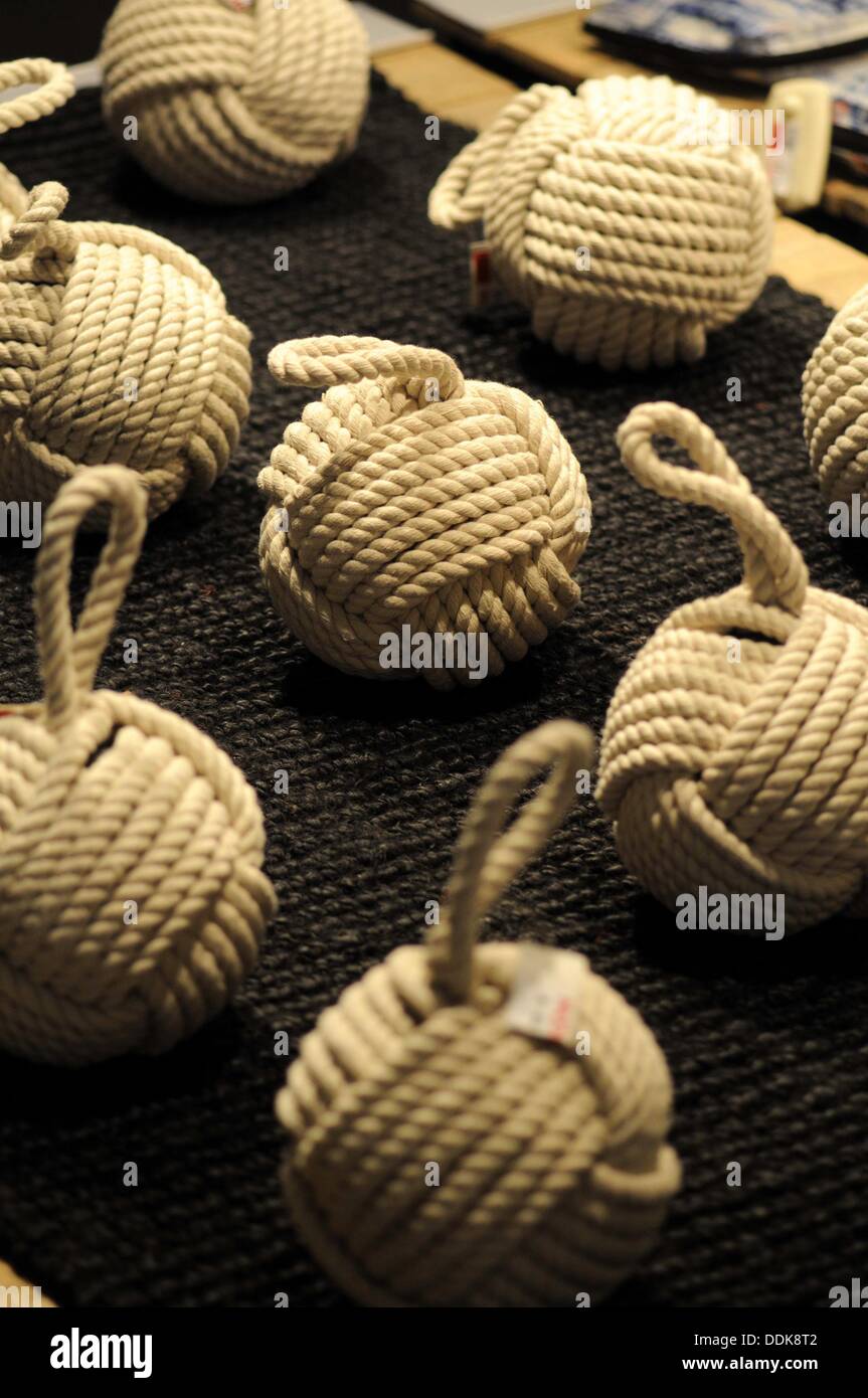 Decorative knots hi-res stock photography and images - Alamy