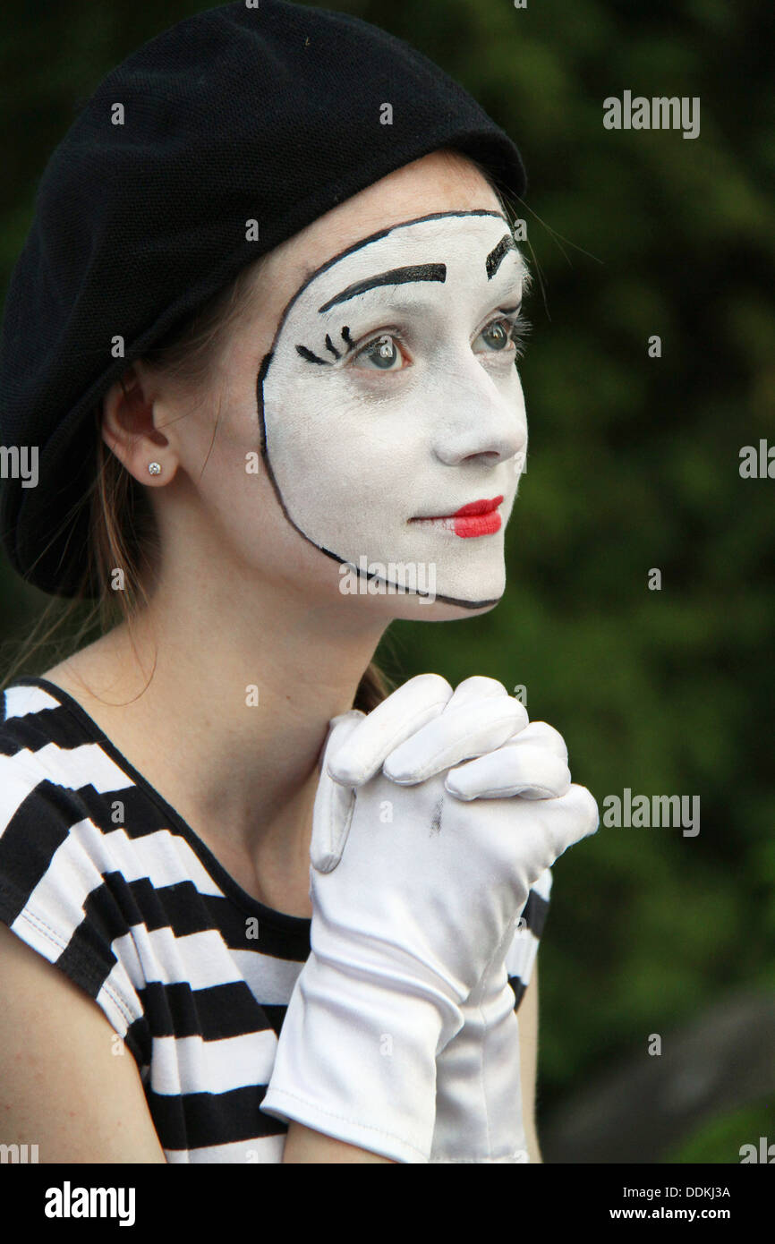 Portrait mime in white gloves hires stock photography and images Alamy