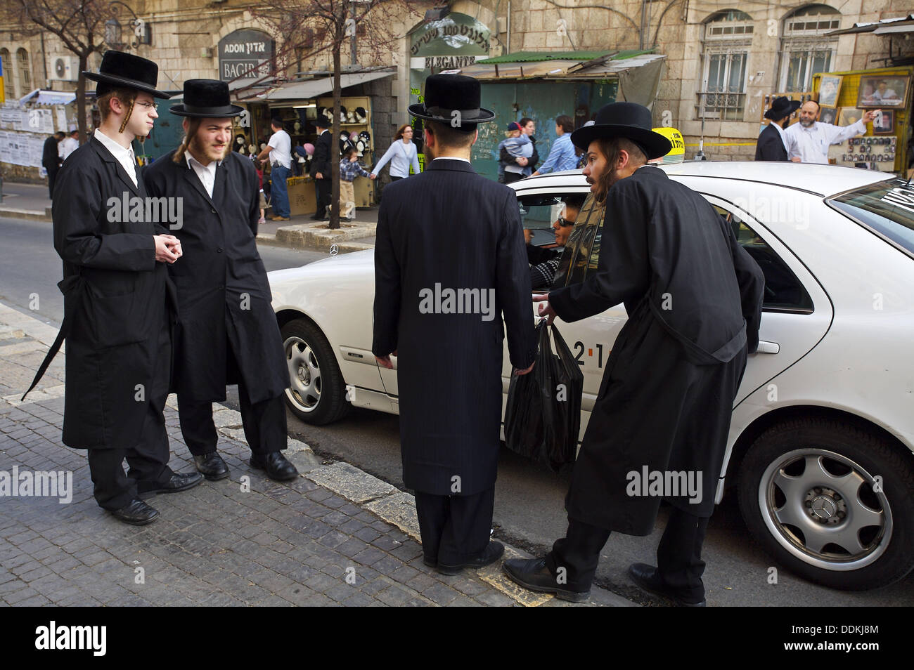 Orthodox Jews, Mea Shearim quarter, Jerusalem, Israel Stock Photo - Alamy