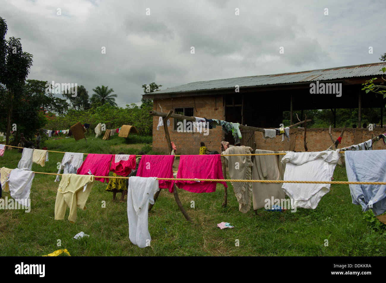Cloth Lines For Spreading Washed Clothes In Otutulu Nigeria Stock cloth-lines-for-spreading-washed-clothes-in-otutulu-nigeria-stock