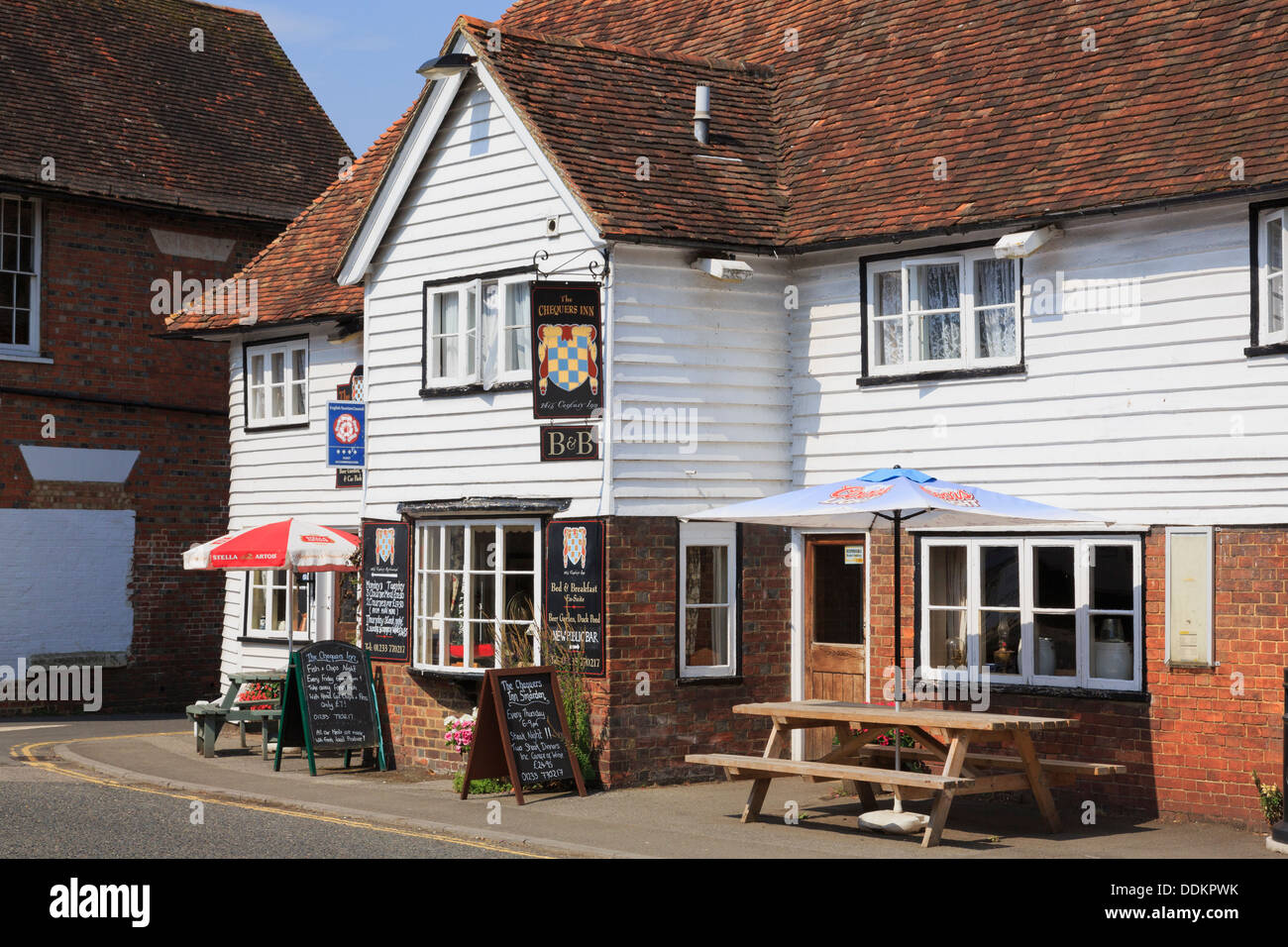The Chequers 14th century coaching inn in a typical white clapboard Kentish building. Smarden, Kent, England, UK, Britain Stock Photo