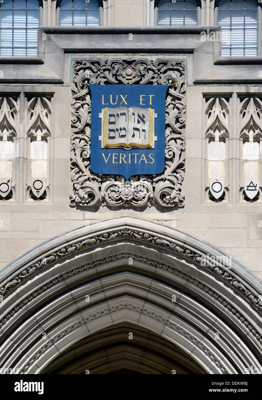 Yale University motto, Lux et Veritas (Light and Truth) on SSS building. Stock Photo