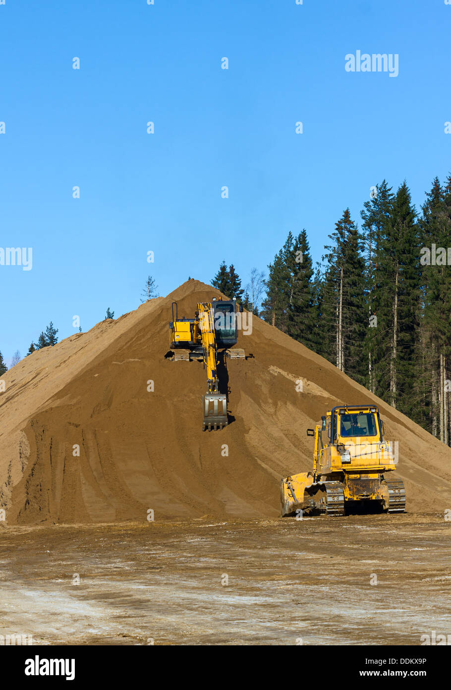 Yellow Construction Excavator at Work Stock Photo - Alamy