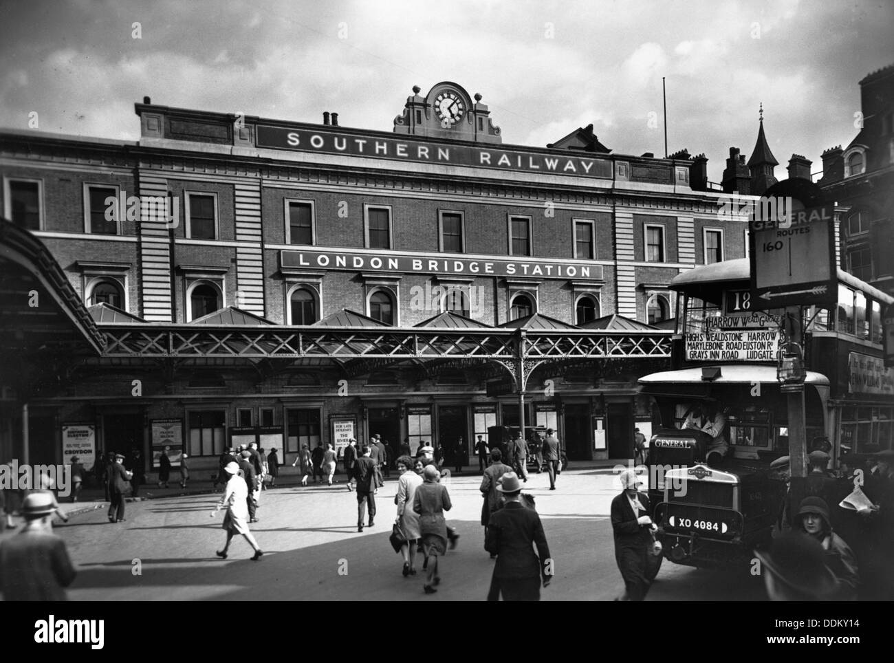 London Bridge Station, Southwark, London, c1920-c1930.  Artist: George Davison Reid Stock Photo
