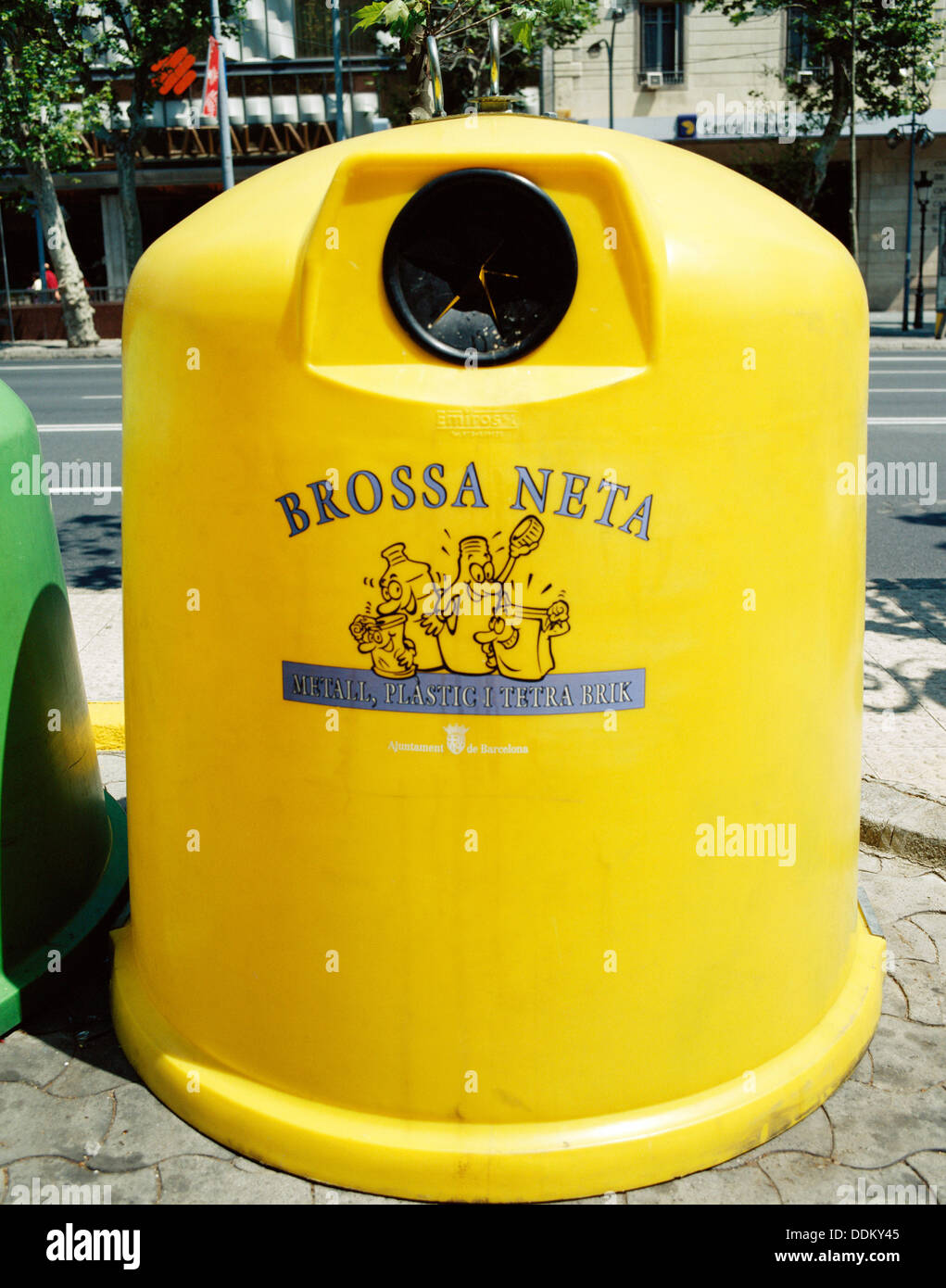 Recycling container plastic, metal and tetrabrik Stock Photo Alamy