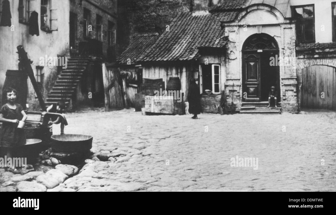 Synagogue courtyard in Vilna, Poland, (c1930s Stock Photo 60080202 Alamy