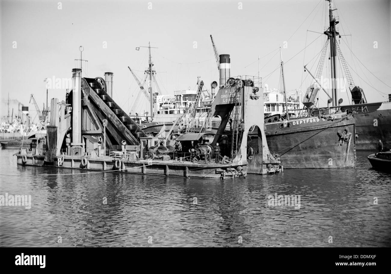 Tilbury docks 1940s hires stock photography and images Alamy