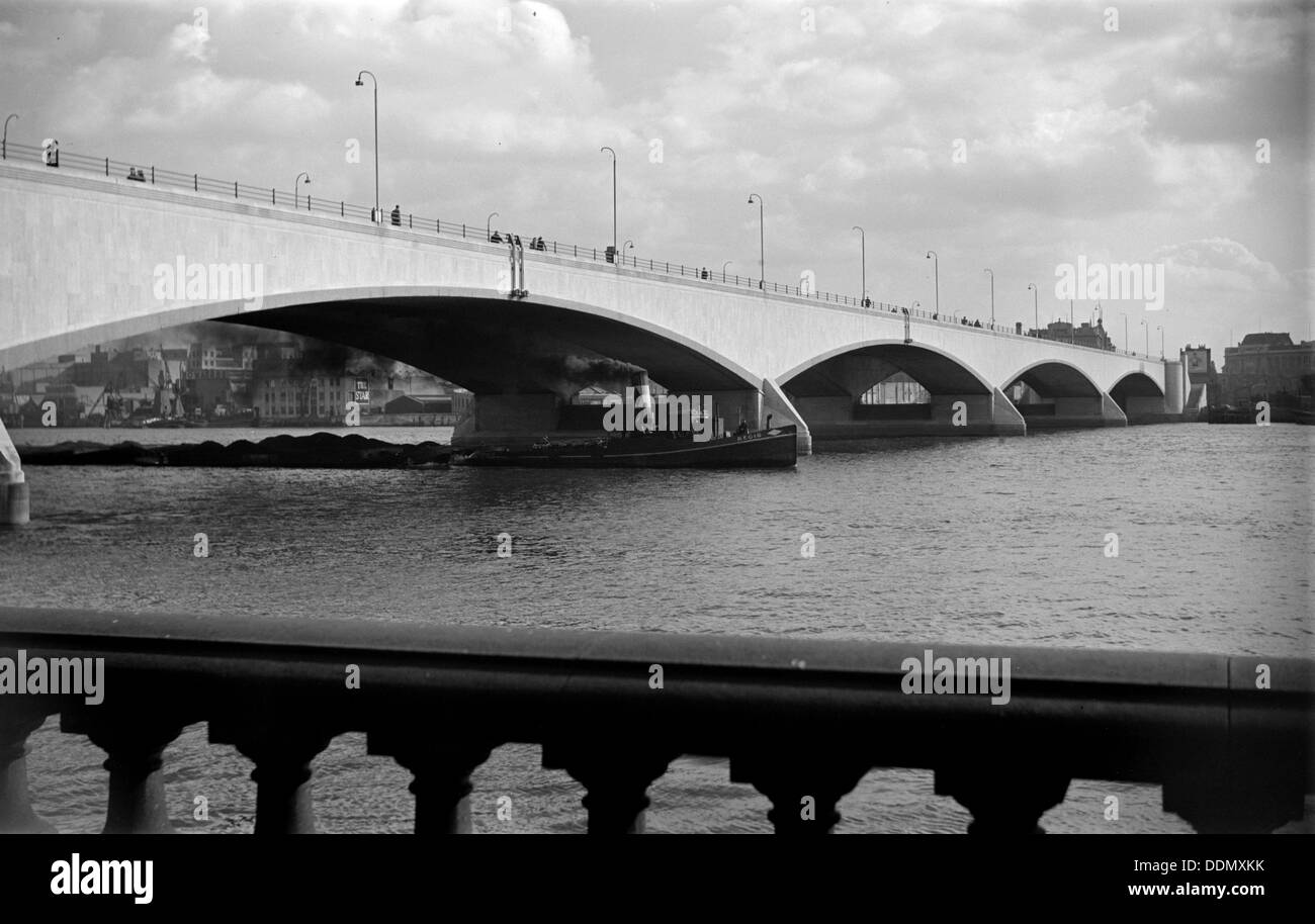Waterloo Bridge soon after its completion in 1942, (c1945-c1965). Artist: SW Rawlings Stock Photo