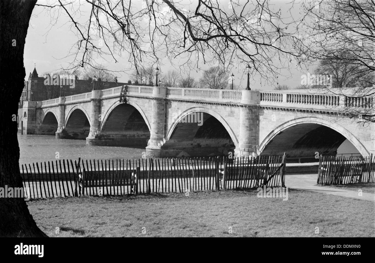 Richmond Bridge, Richmond-upon-Thames, London, c1945-c1965. Artist: SW Rawlings Stock Photo