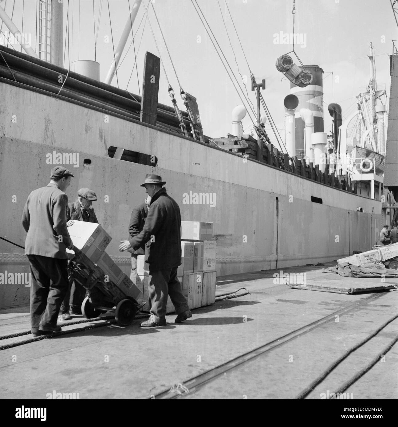 Loading a ship at the North Quay, West India Docks, London, c1945-c1965. Artist: SW Rawlings Stock Photo