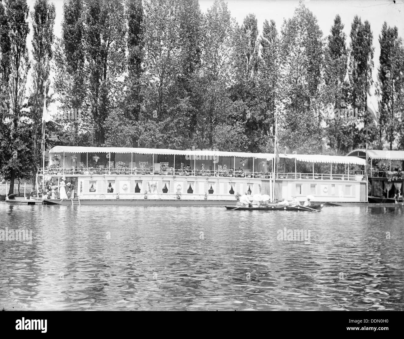 Houseboat oxfordshire thames river hires stock photography and images