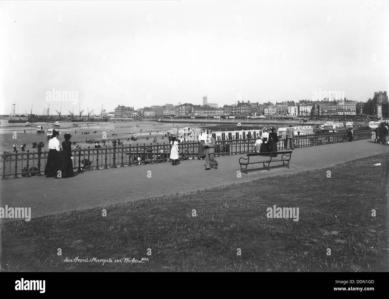 Margate seafront Black and White Stock Photos & Images Alamy