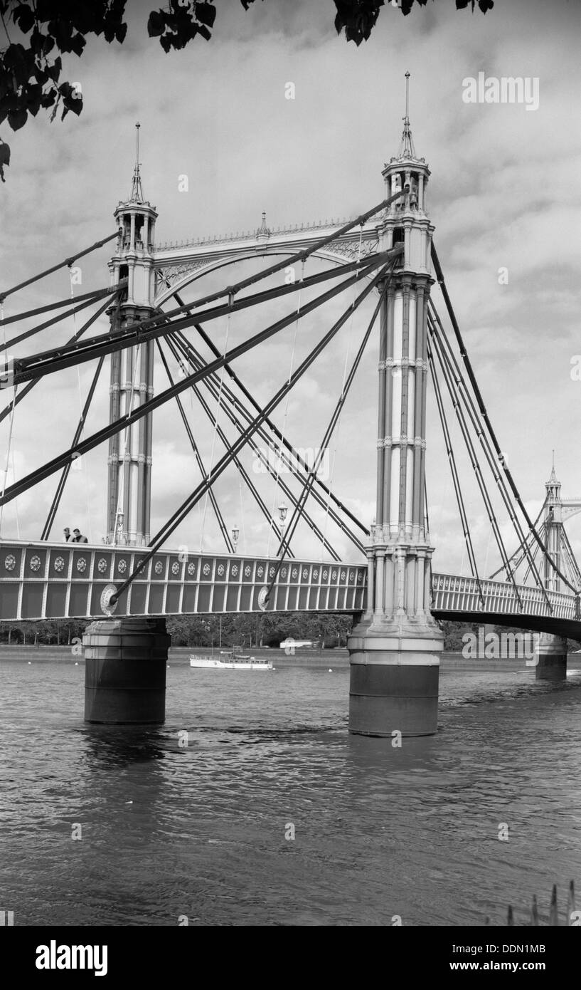 Albert Bridge, Chelsea, London, 1945-1980. Artist: Eric de Maré Stock Photo