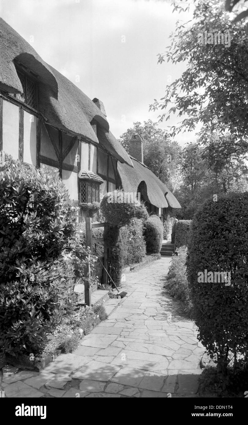 Anne Hathaway's Cottage, Stratford-upon-Avon, Warwickshire, 1945-1980. Artist: Eric de Maré Stock Photo