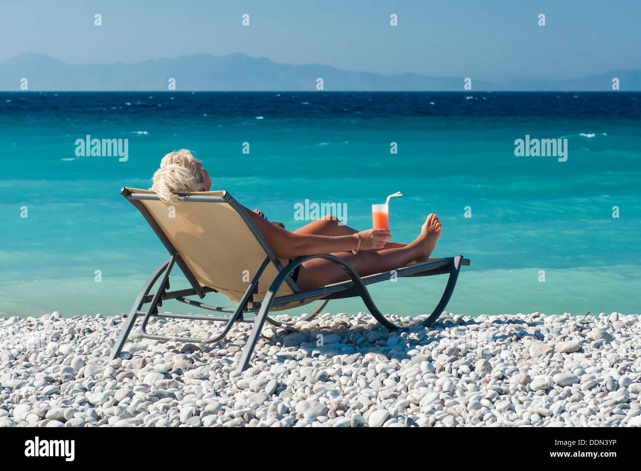 Relaxing by beach with drink hires stock photography and images Alamy