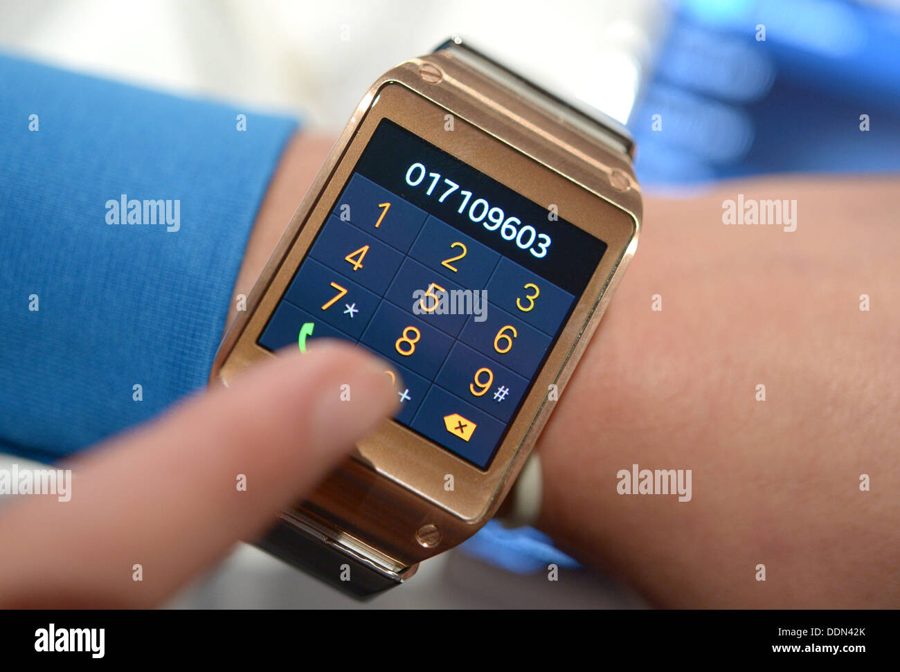 Samsung galaxy gear watch hi-res stock photography and images - Page 2 -  Alamy