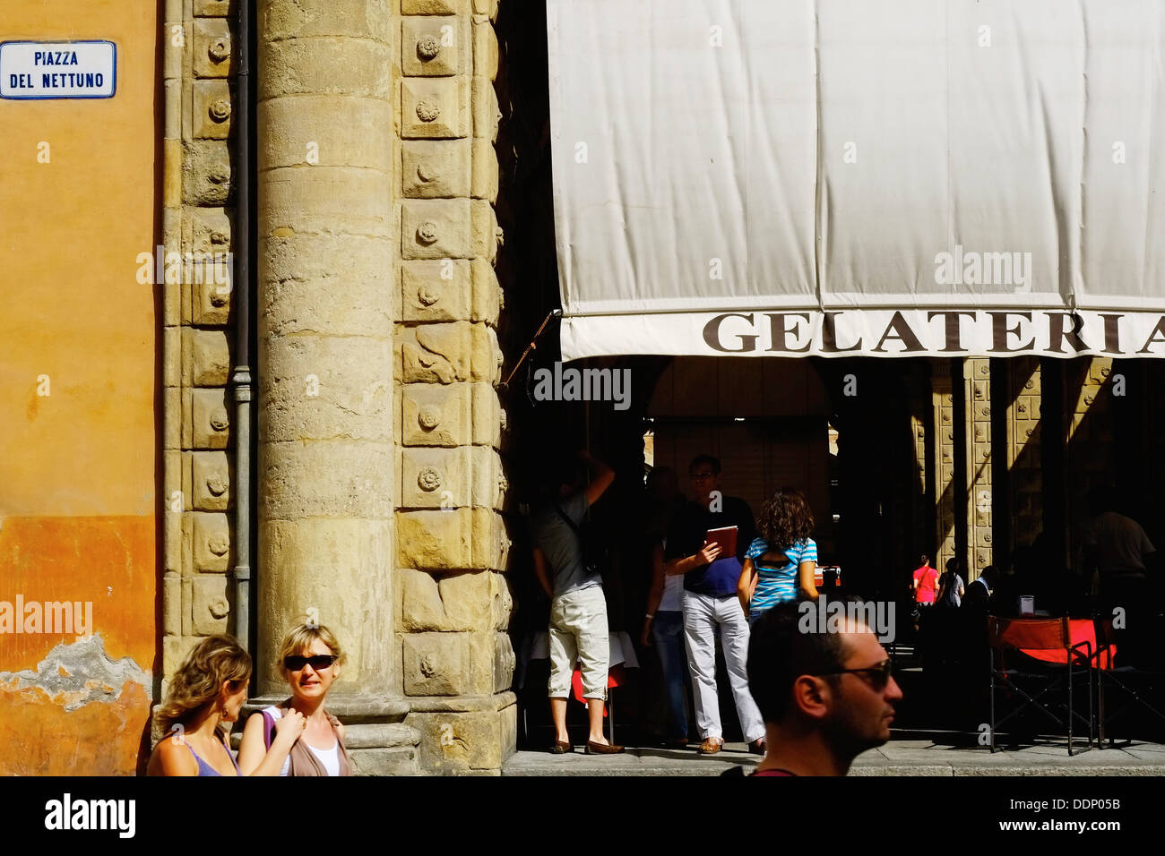 Italy, Emilia-Romagna, Bologna, icecream shop on the piazza del Nettuno Stock Photo