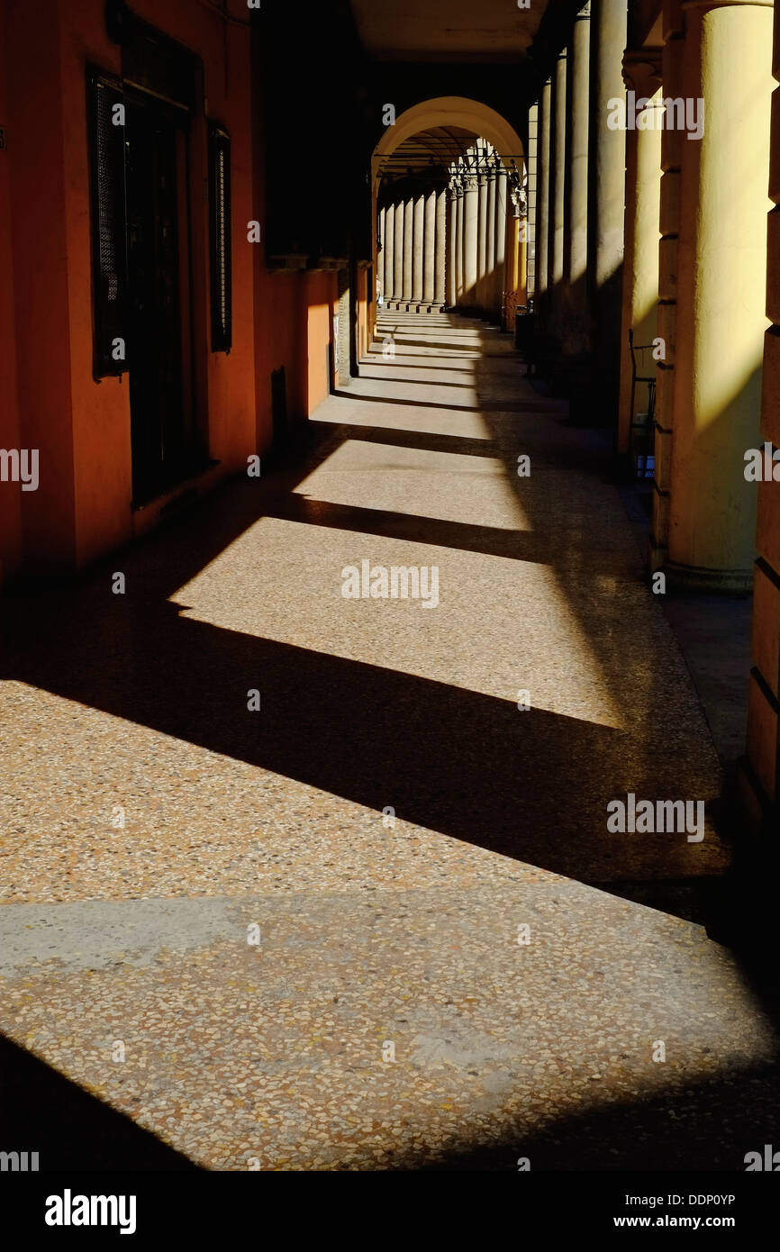 Italy, Emilia-Romagna, Bologna, Arcade on the old city, there is more then 37km of arcade in Bologna Stock Photo