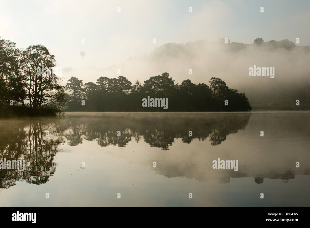 Fog over water hi-res stock photography and images - Alamy