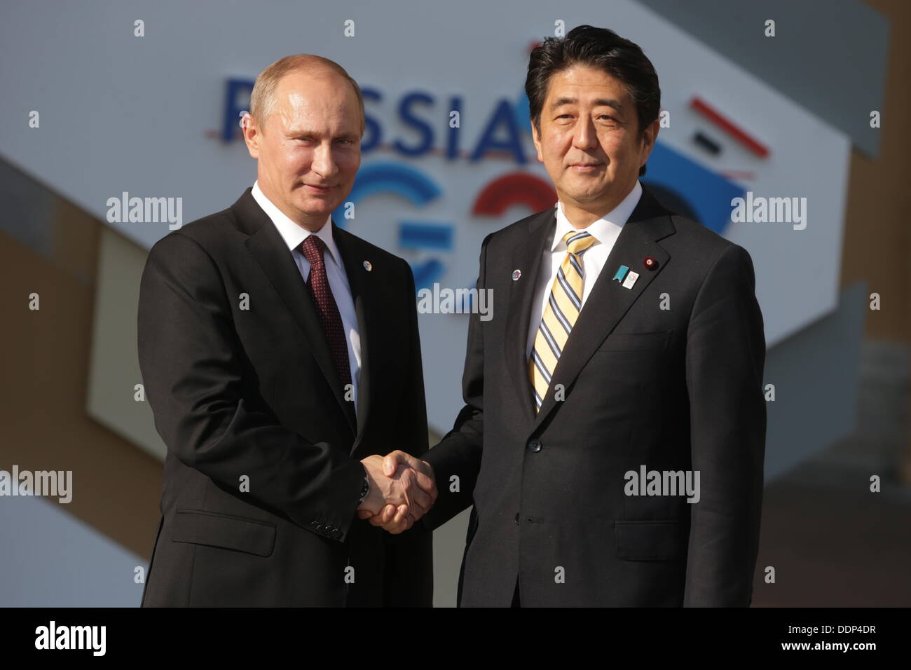 St. Petersburg, Russia. 05th Sep, 2013. Russian President Vladimir Putin (L) welcomes Japan's Prime Minister Shinzo Abe for the G20 summit at the Constantine Palace in St. Petersburg, Russia, 05 September 2013. The G20 summit takes place from 05 to 06 September. Photo: Kay Nietfeld/dpa/Alamy Live News Stock Photo