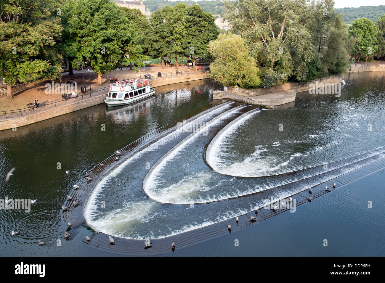 Pulteney weir on the river Avon, in the centre of the UNESCO world heritage city of Bath, Somerset, UK Stock Photo