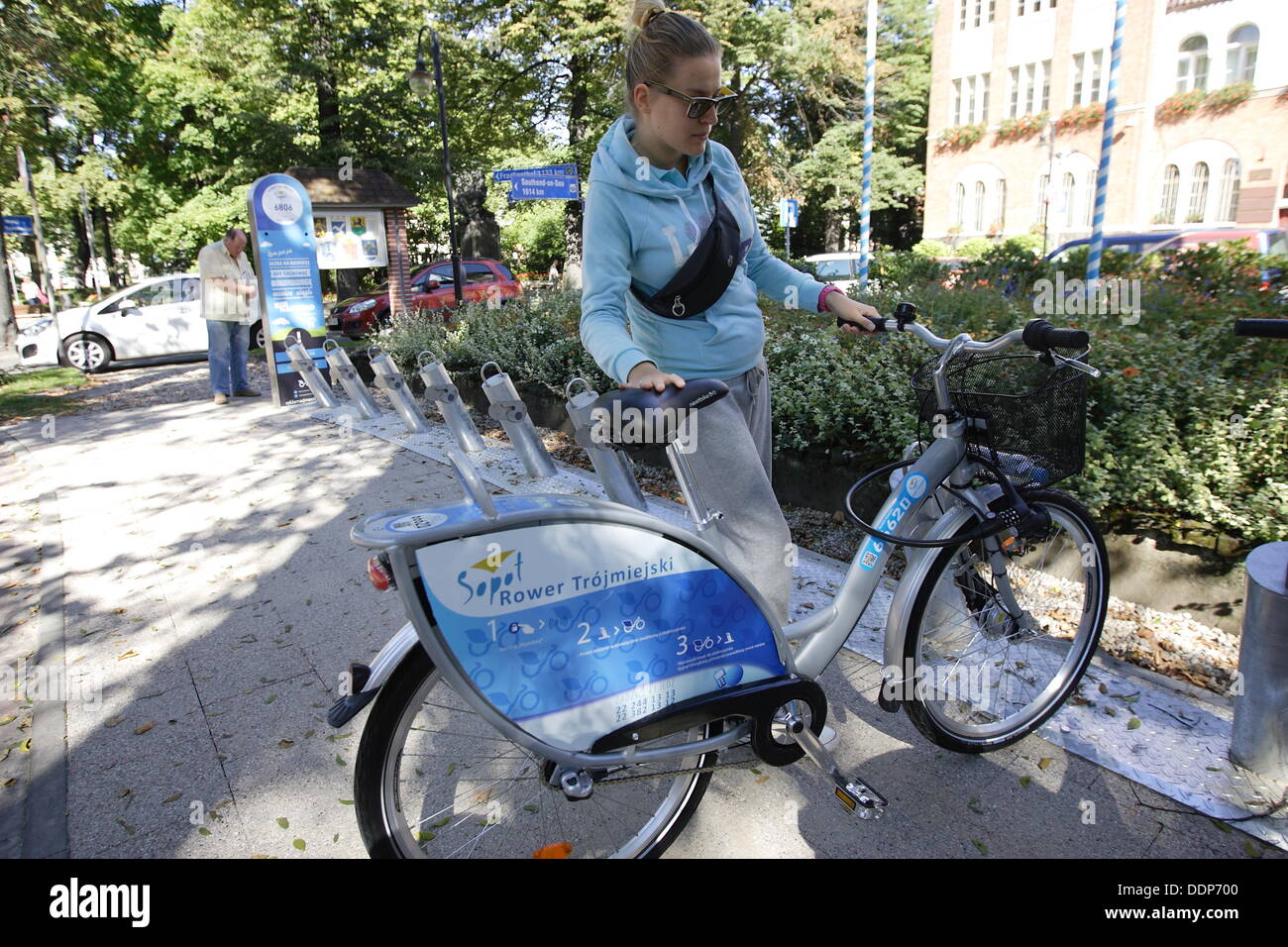 Rower miejski wypozyczalnia rowerow hi-res stock photography and images -  Alamy