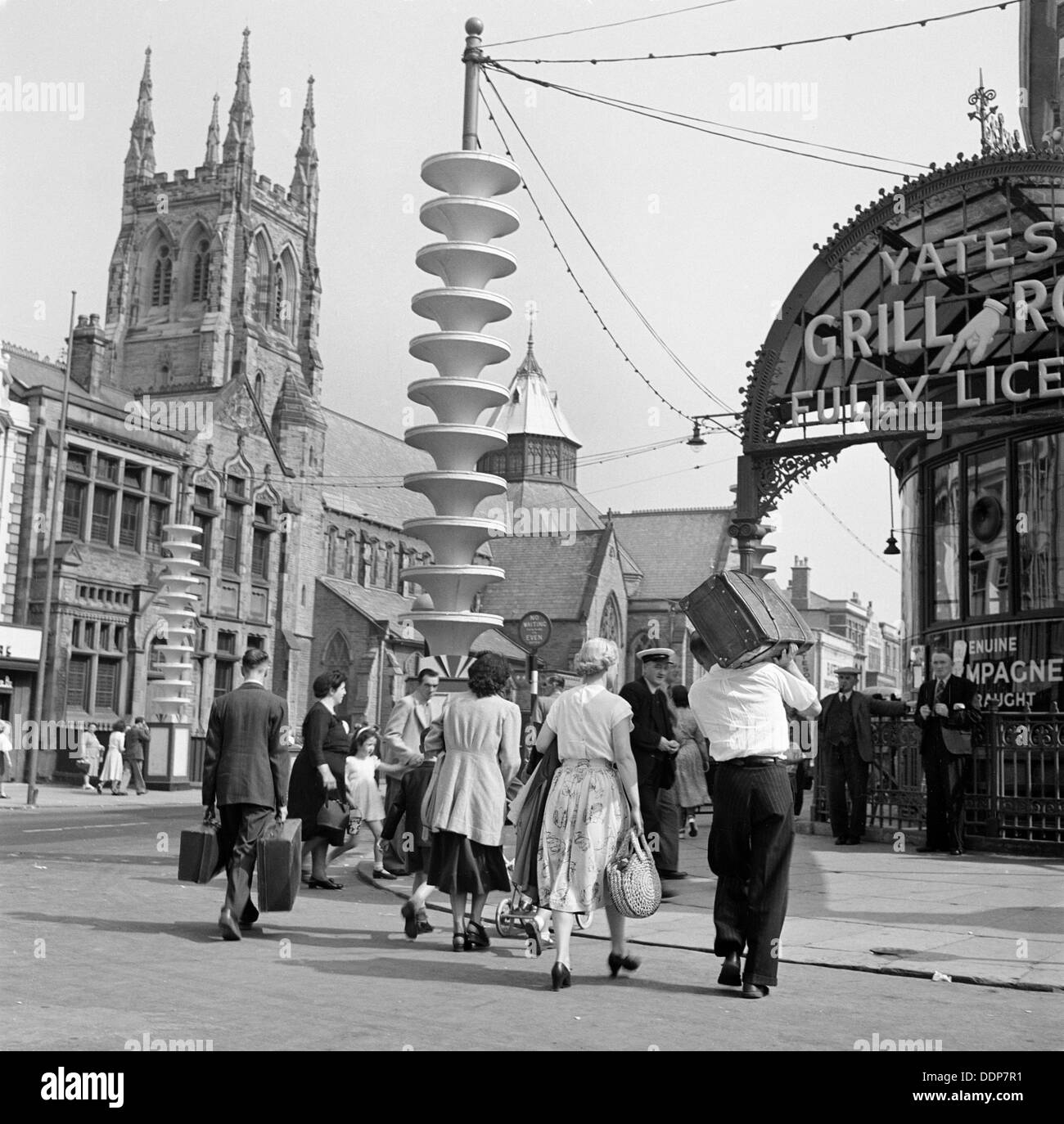 Holidaymakers make their way towards Talbot Road Station, Blackpool, c1946-c1955. Artist: John Gay Stock Photo