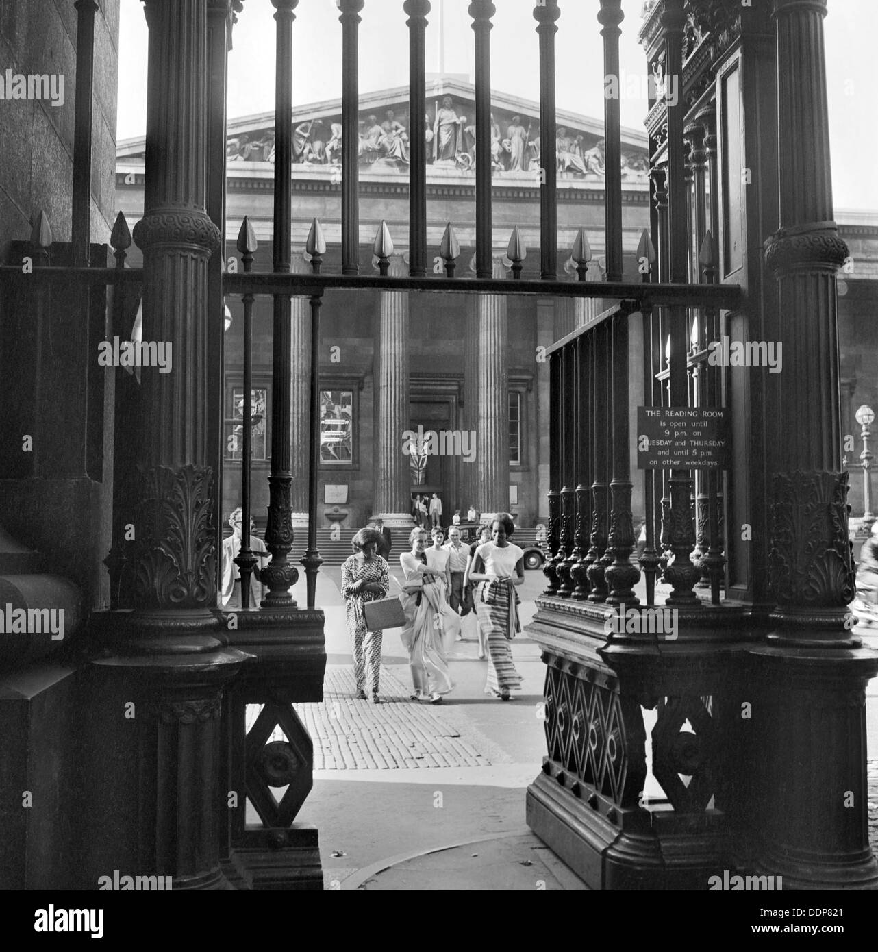 Three young women walk towards the exit gateway of the British Museum, Camden, London, c1946-c1959. Artist: John Gay Stock Photo