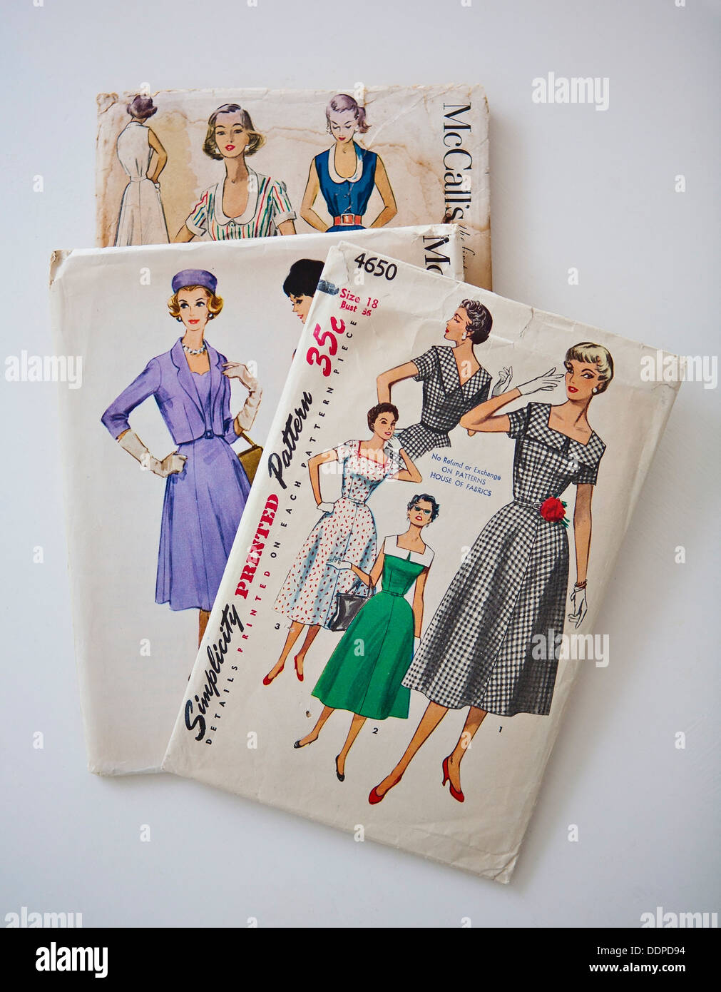 Sewing pattern paper hi-res stock photography and images - Alamy